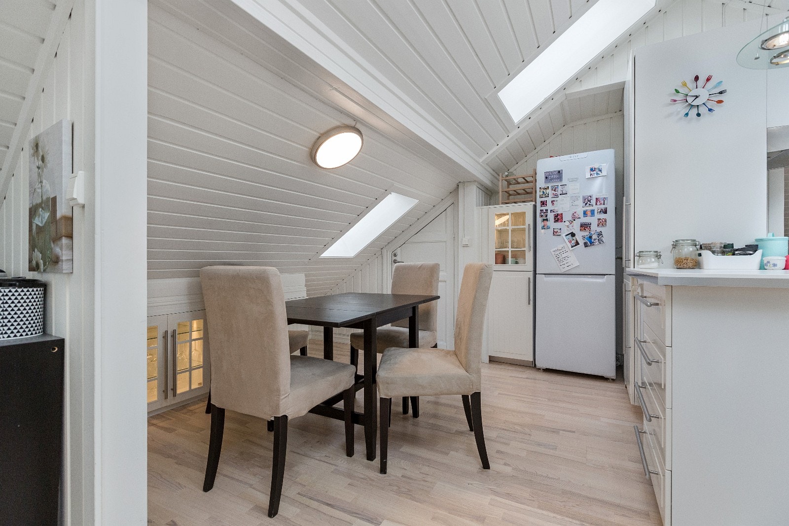 Plass til spisebord på kjøkkenet Galleribilde