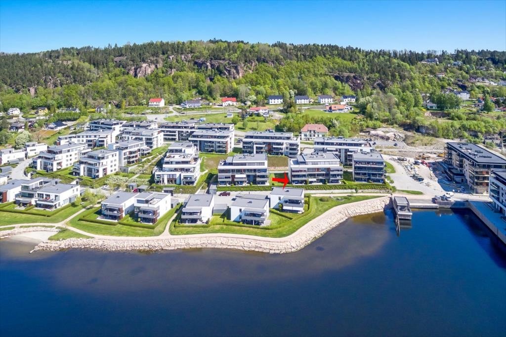 Pilen markerer leilighetens plassering. Unike fellesområder med plener, gangstier, badestrender etc. Galleribilde