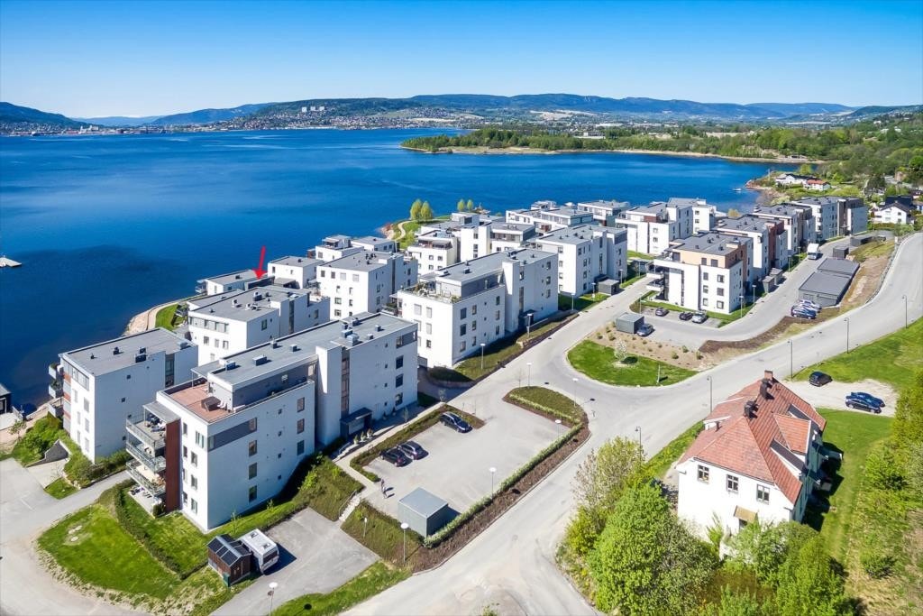 Pilen markerer hvor på området leiligheten ligger. Galleribilde