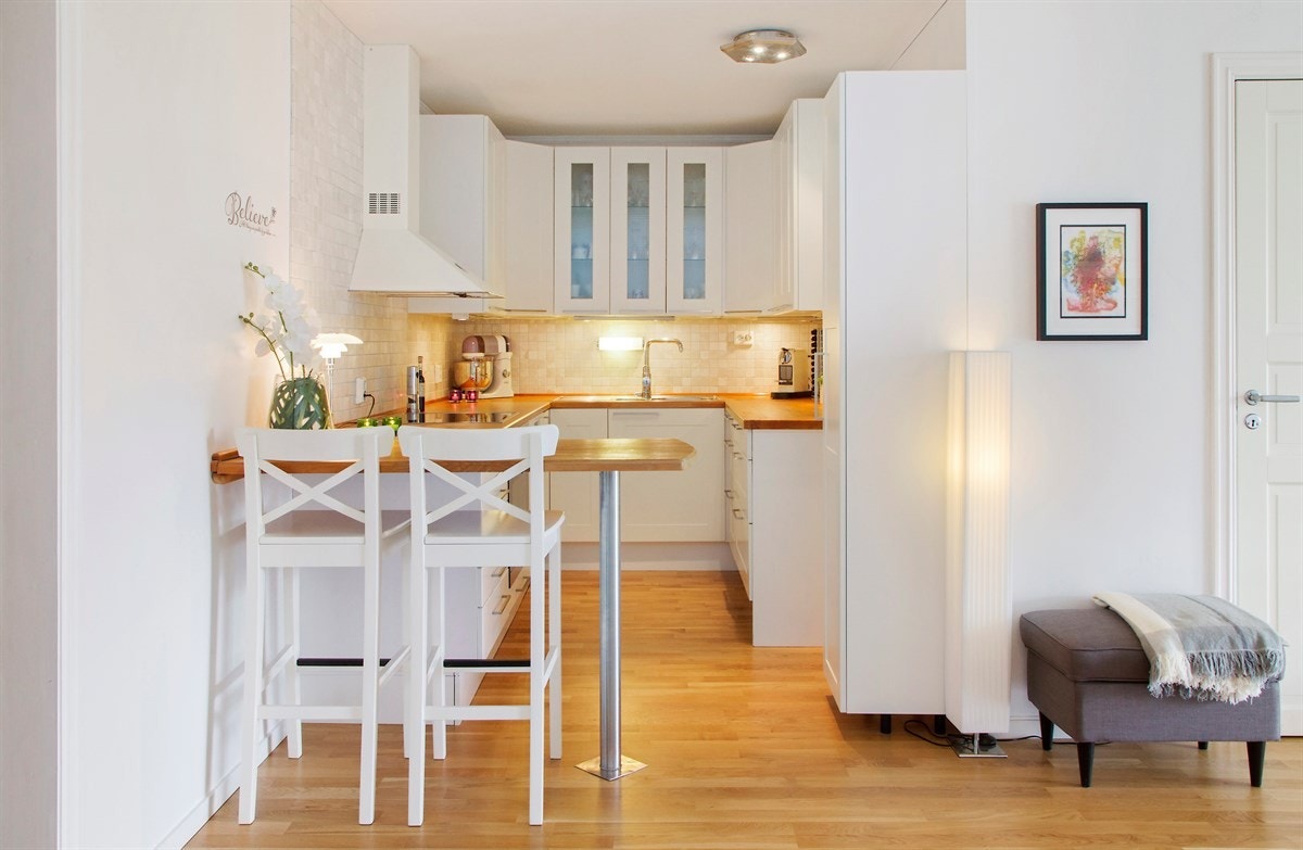 Lekker kjøkkeninnredning fra 2010 med integrerte hvitevarer Galleribilde