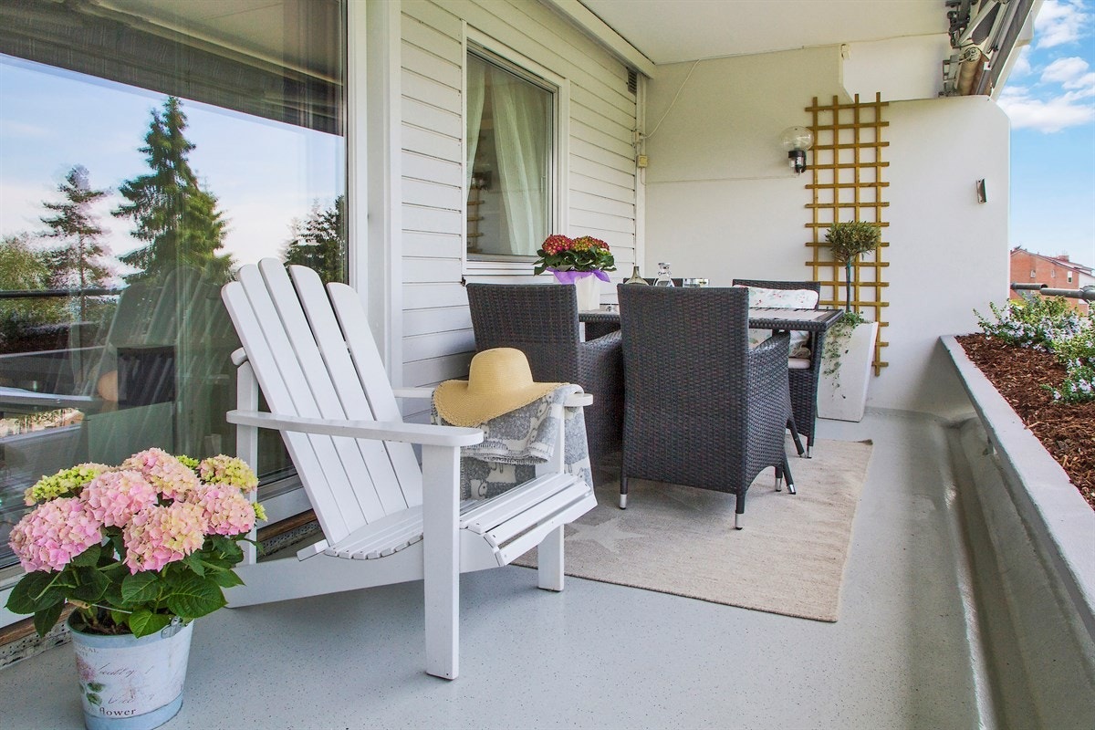 God plass til sittegrupper og grill Galleribilde