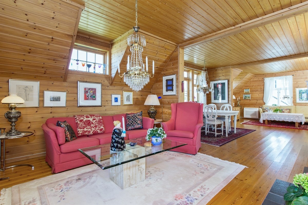 PROA Eiendomsmegling - Stuene i etasjen utgjør samlet 68 kvm. inklusive trappareal. Galleribilde