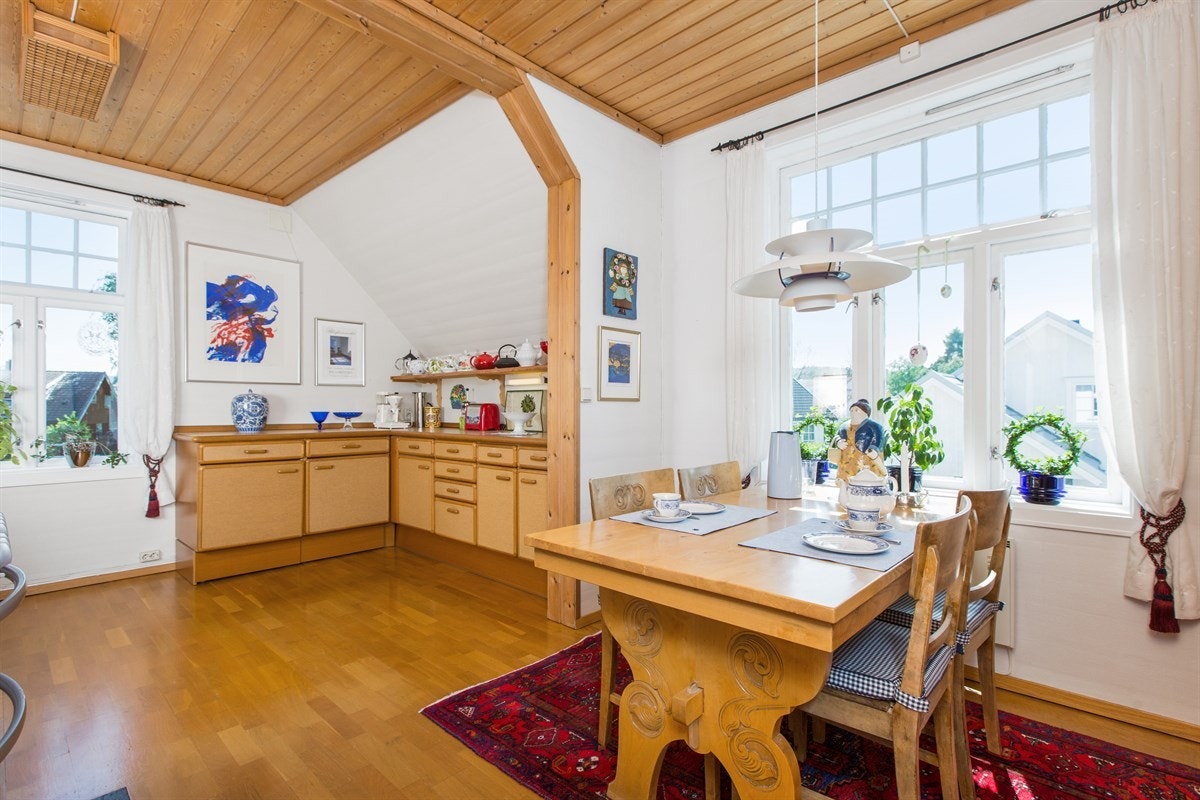 PROA Eiendomsmegling - Det er god plass til spisemøbler på kjøkkenet. Galleribilde