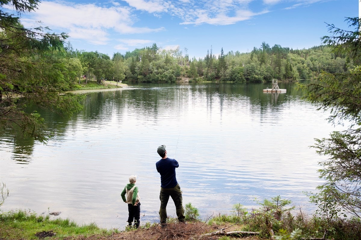 PROA Eiendomsmegling - Estenstadmarka med alle sine vann og turløyper ligger en kort bil eller trimtur unna. Galleribilde