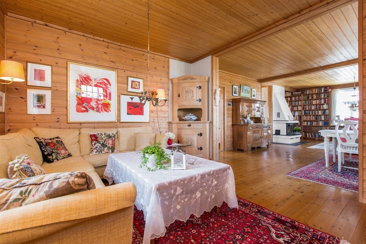 PROA Eiendomsmegling - Romslighet er vel det riktige ordet og ta i bruk når man skal oppsummere følelsen av å bevege seg rundt i etasjen. Galleribilde