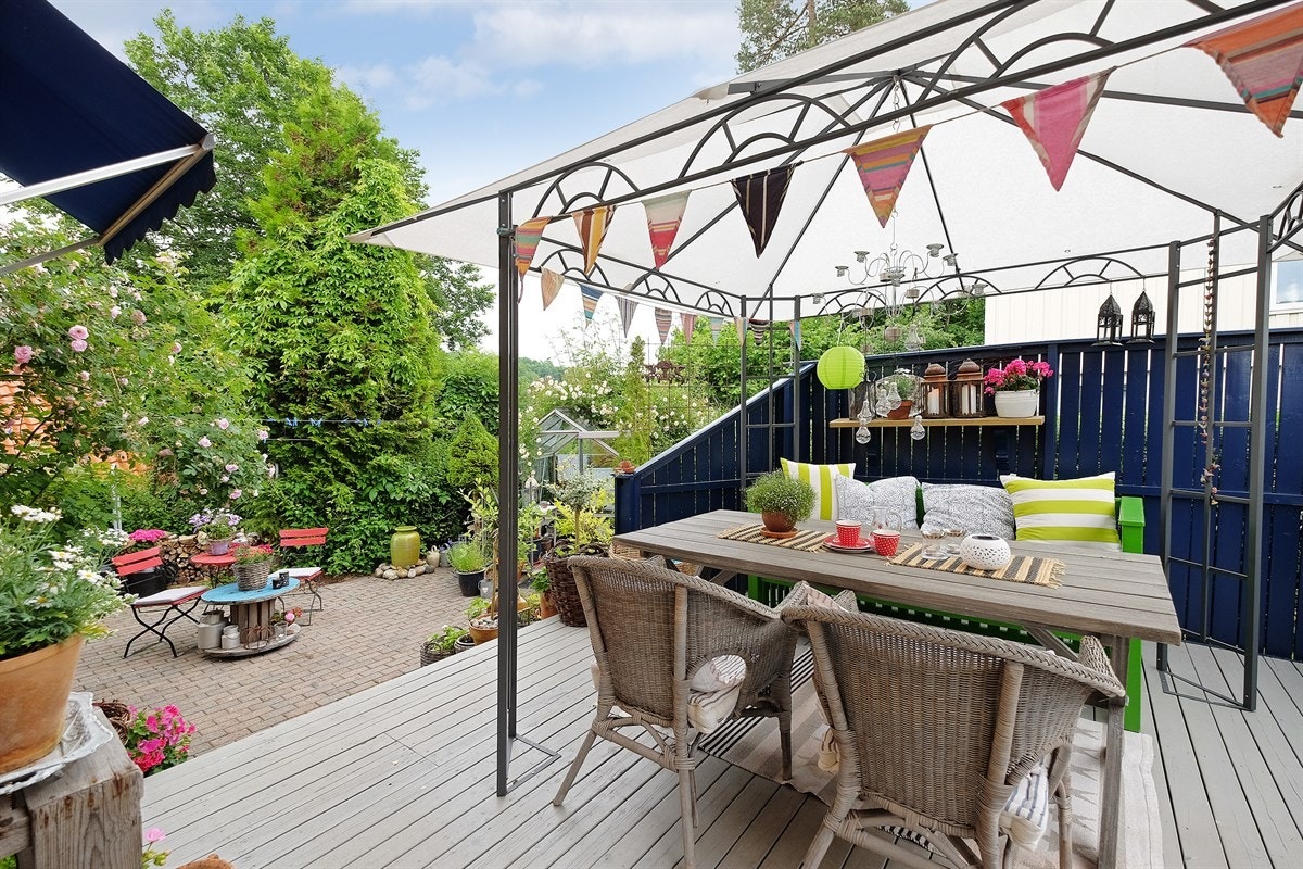 Hyggelig avskjermet uteplass Galleribilde