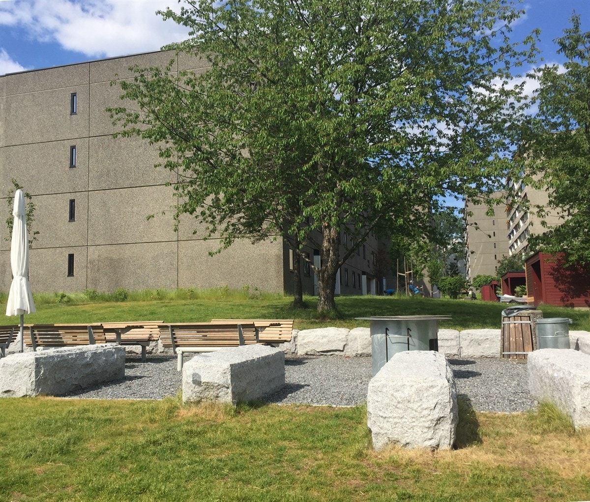 Flott felles grillplass i borettslaget Galleribilde