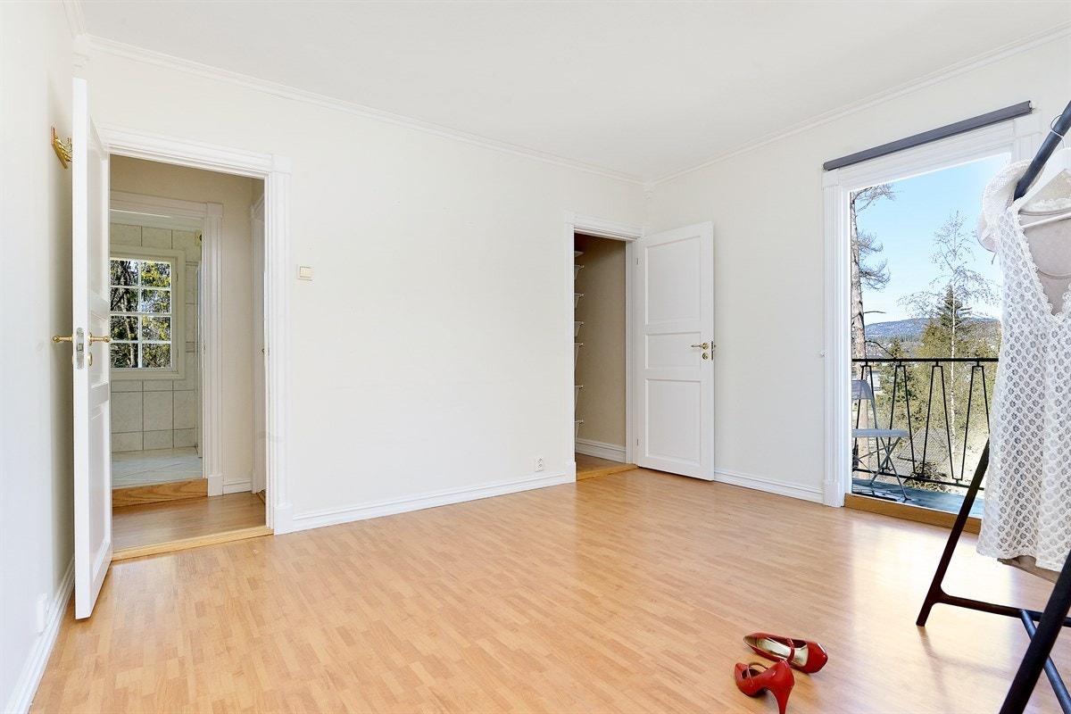 Hovedsoverom med direkte adkomst til bad og garderobe Galleribilde