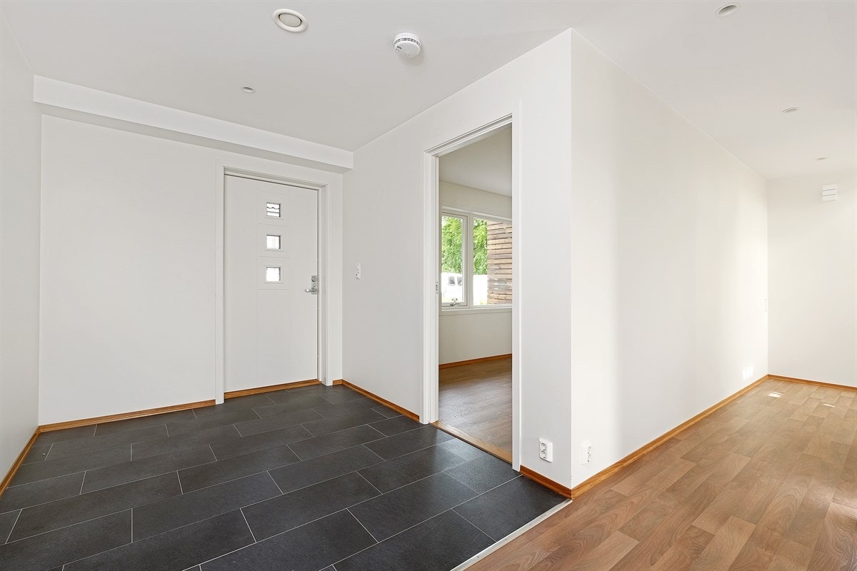 Flislagt hall med varmekabler i gulv Galleribilde