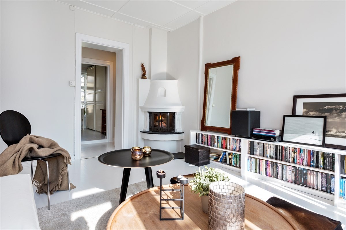 Soverom 2 med peis . 20m Utleid Galleribilde