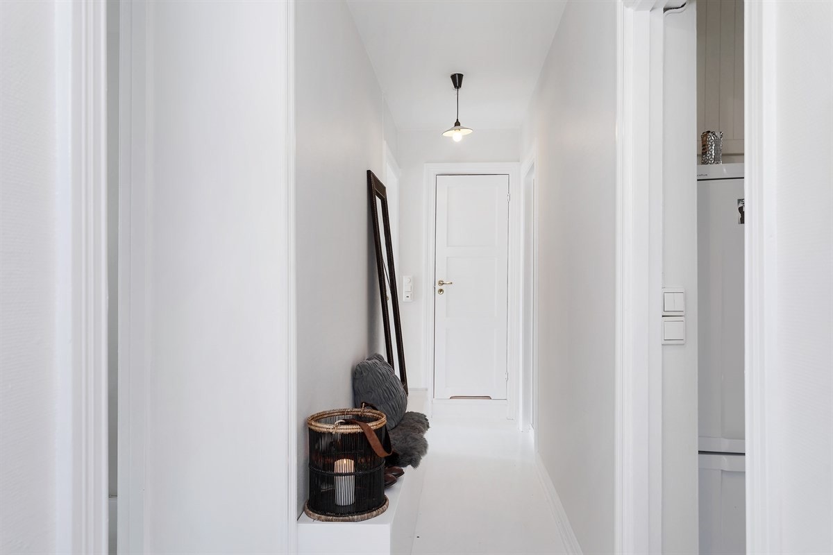 Romslig og lys gang Galleribilde