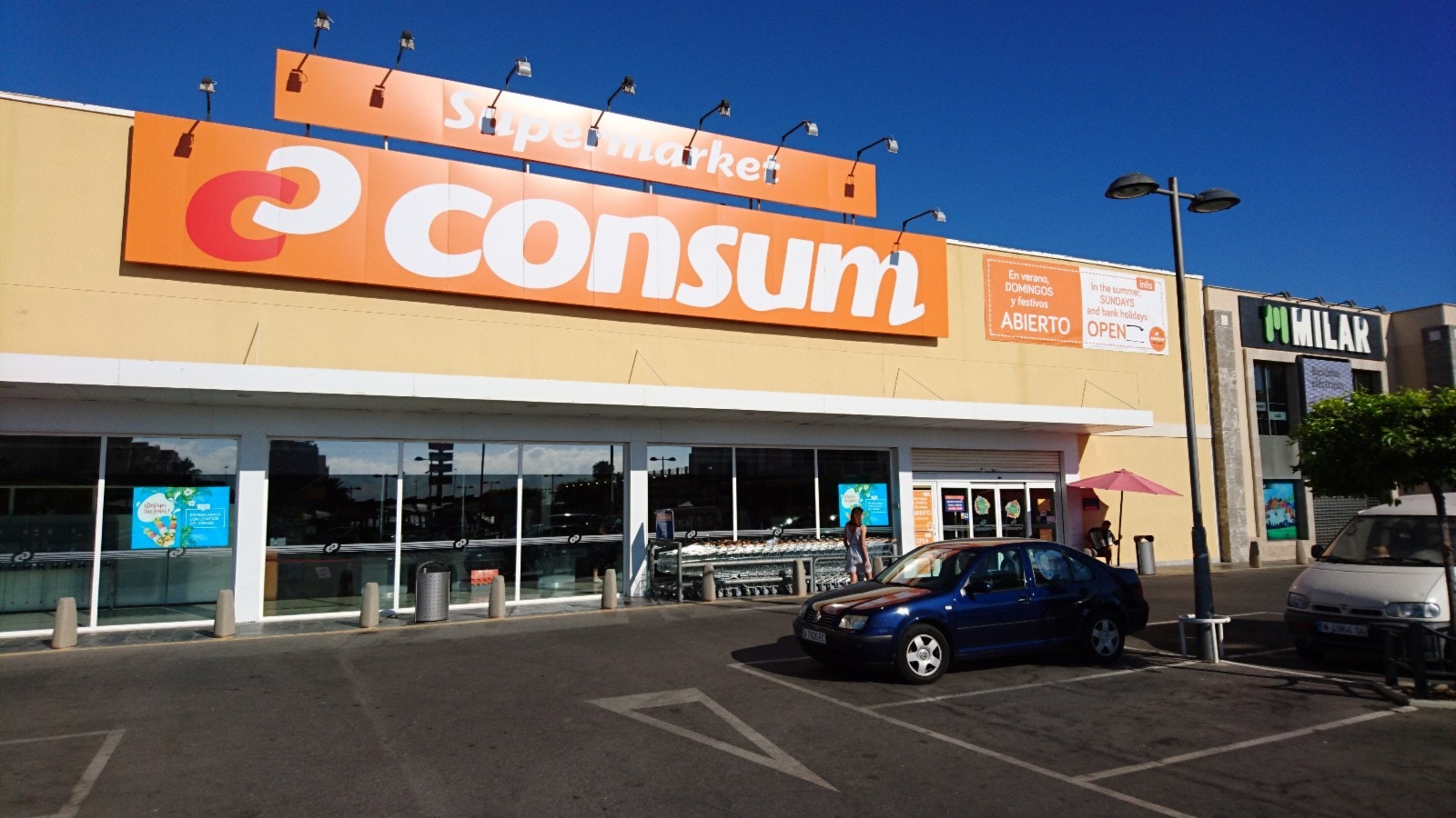 Stor Consum ligger 500 meter unna Marinamed, på Punta Marina senter Galleribilde