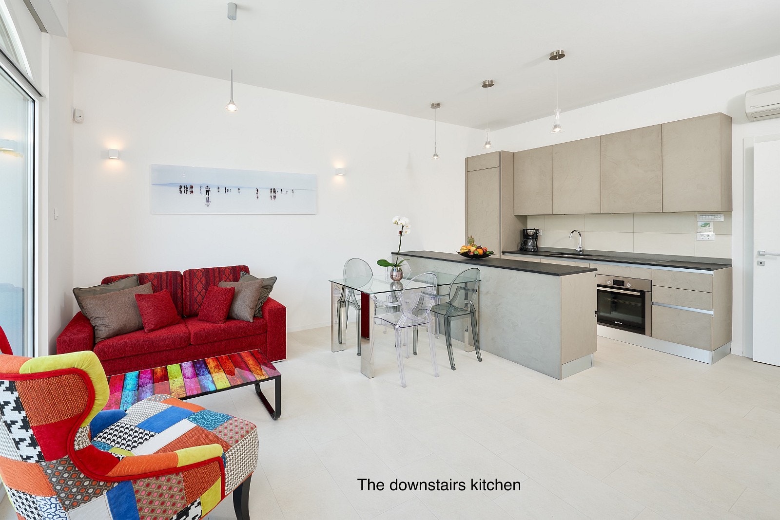 Nedre kjøkken med dobbel sovesofa Galleribilde