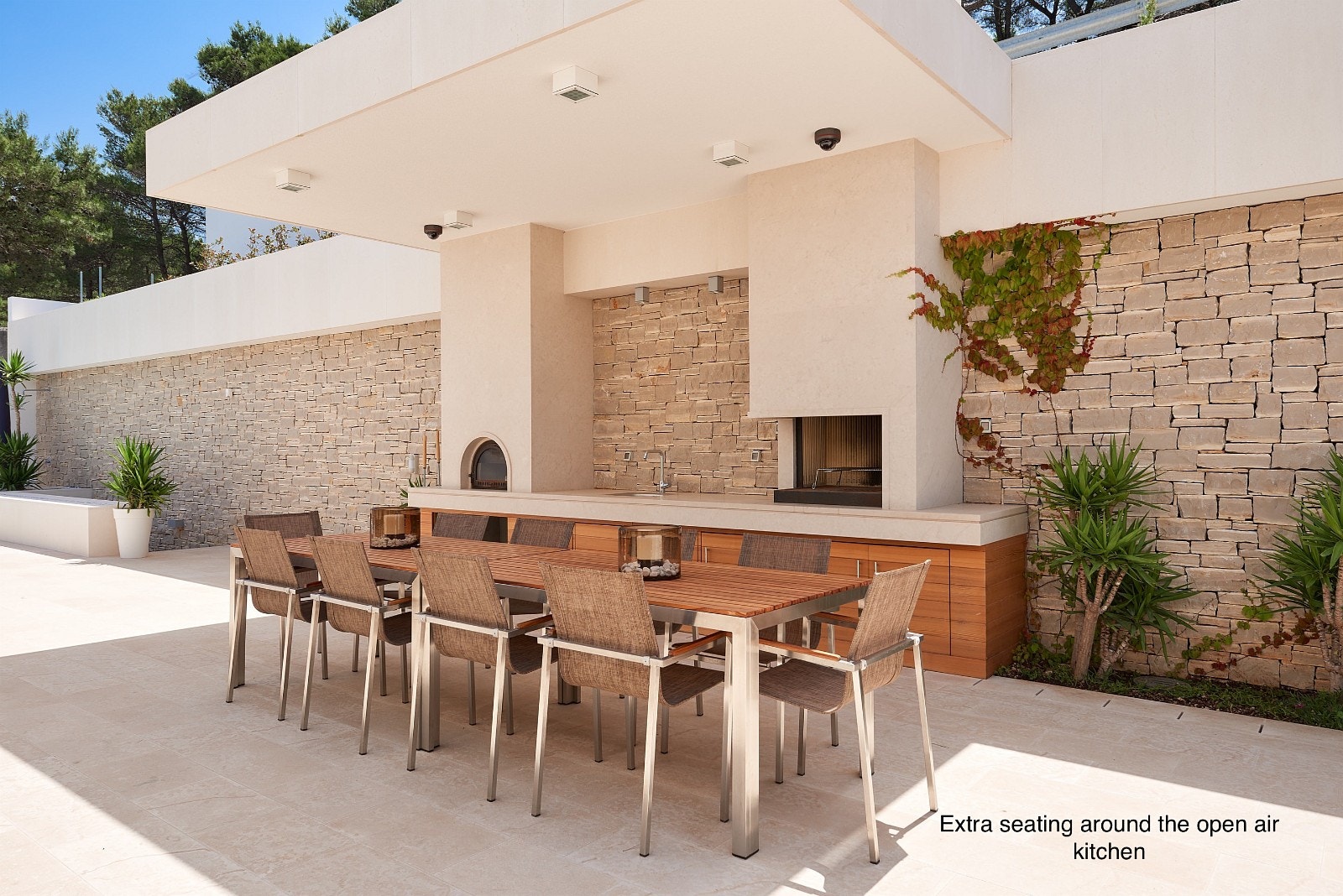 Hovedterrasse med ekstra spiseplasser Galleribilde