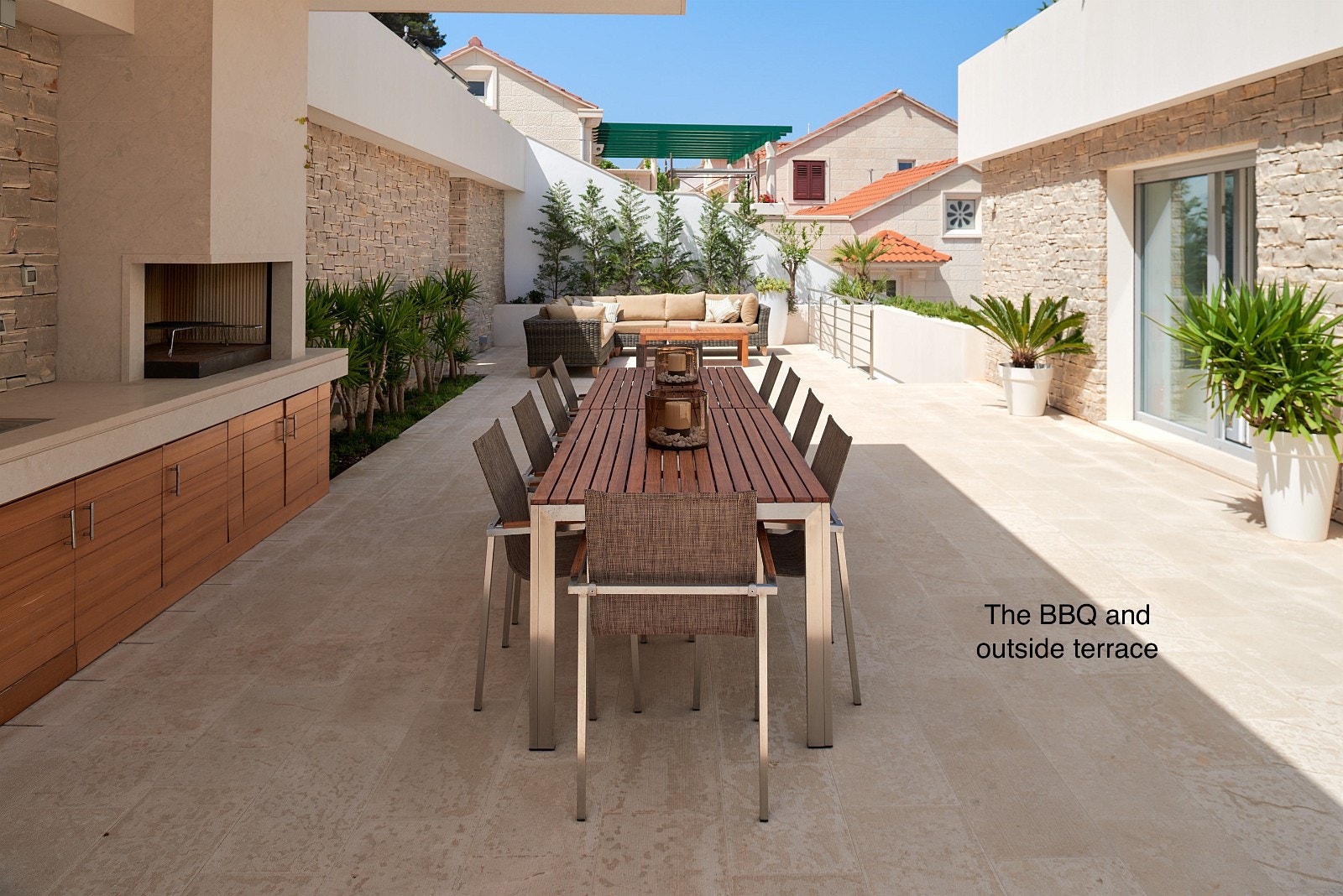 Hovedterrasse med ekstra spiseplasser Galleribilde