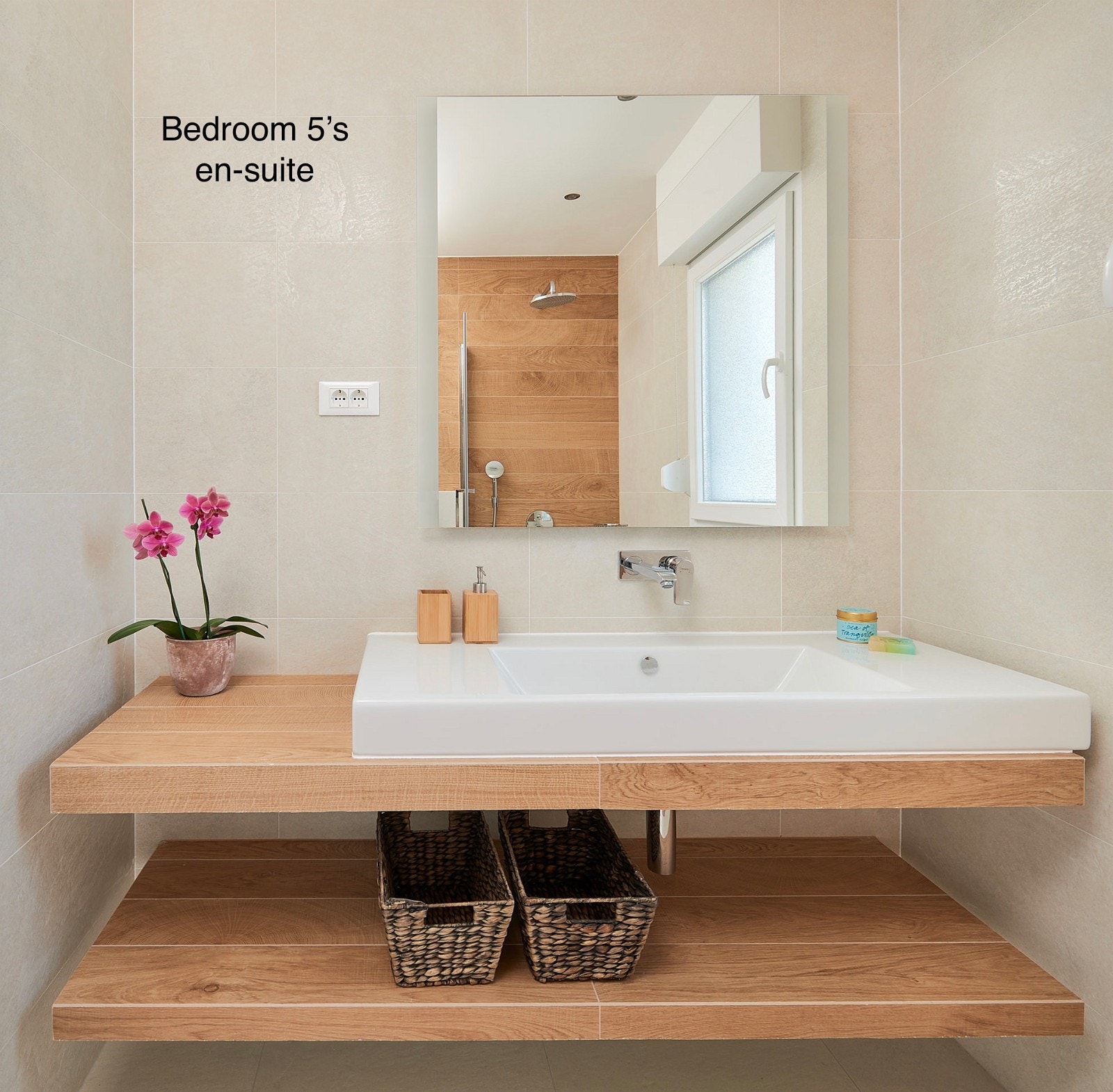 En-suite bad til soverom 5 Galleribilde