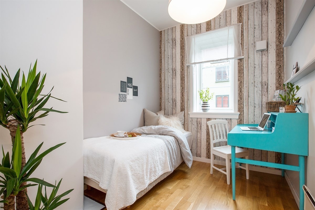 Soverom III mot rolig bakgård Galleribilde