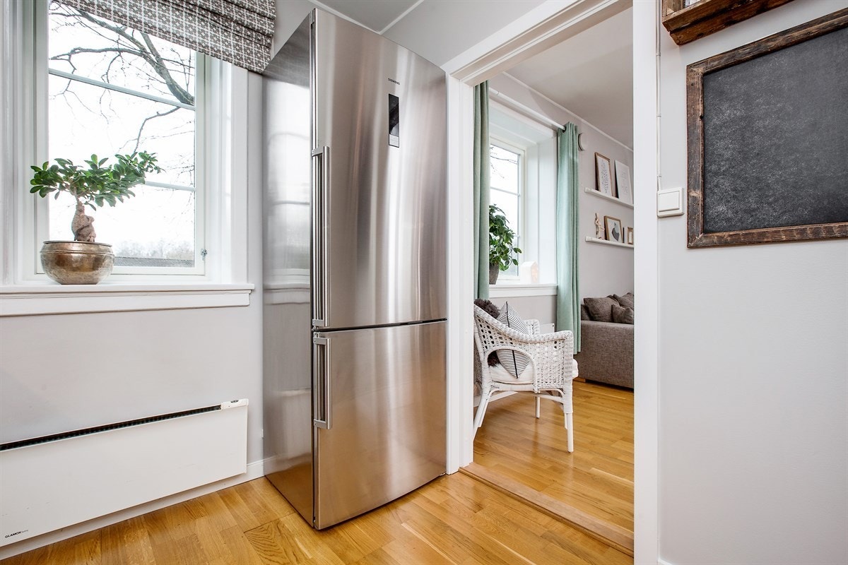 Kjøkleskap/fryser Galleribilde