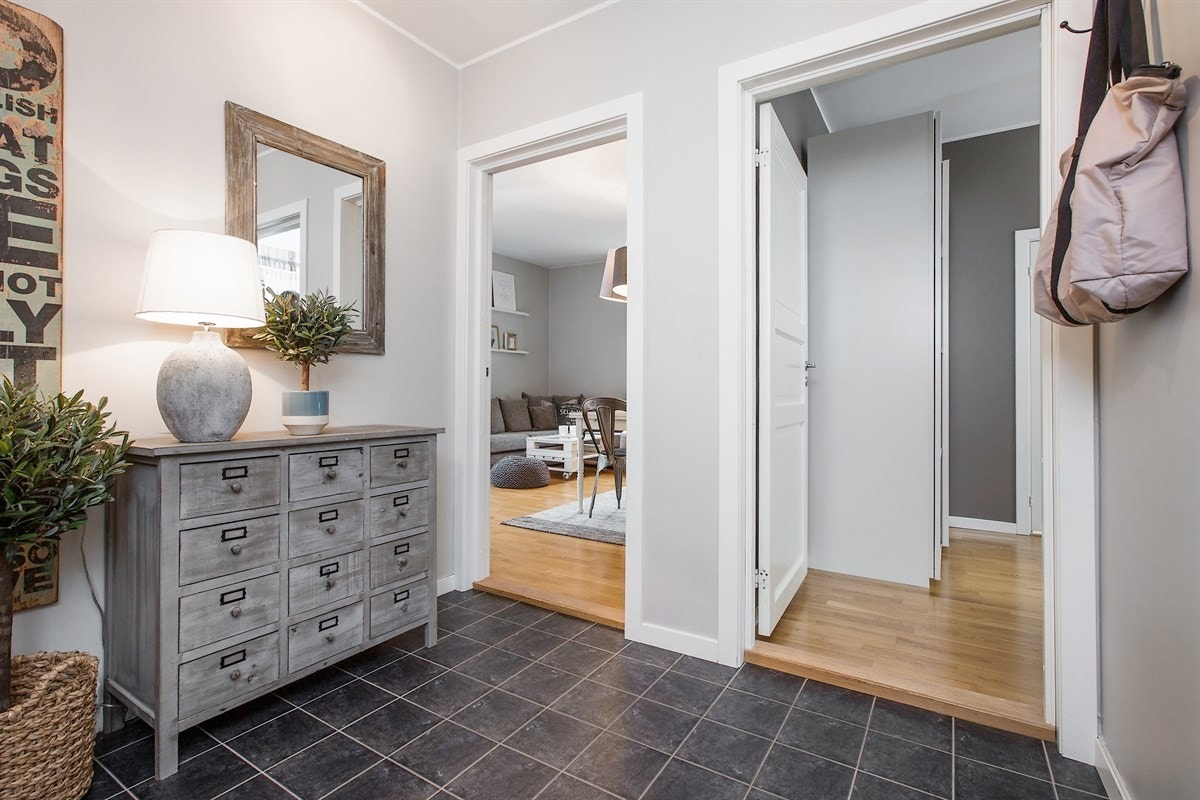 Romslig gang Galleribilde