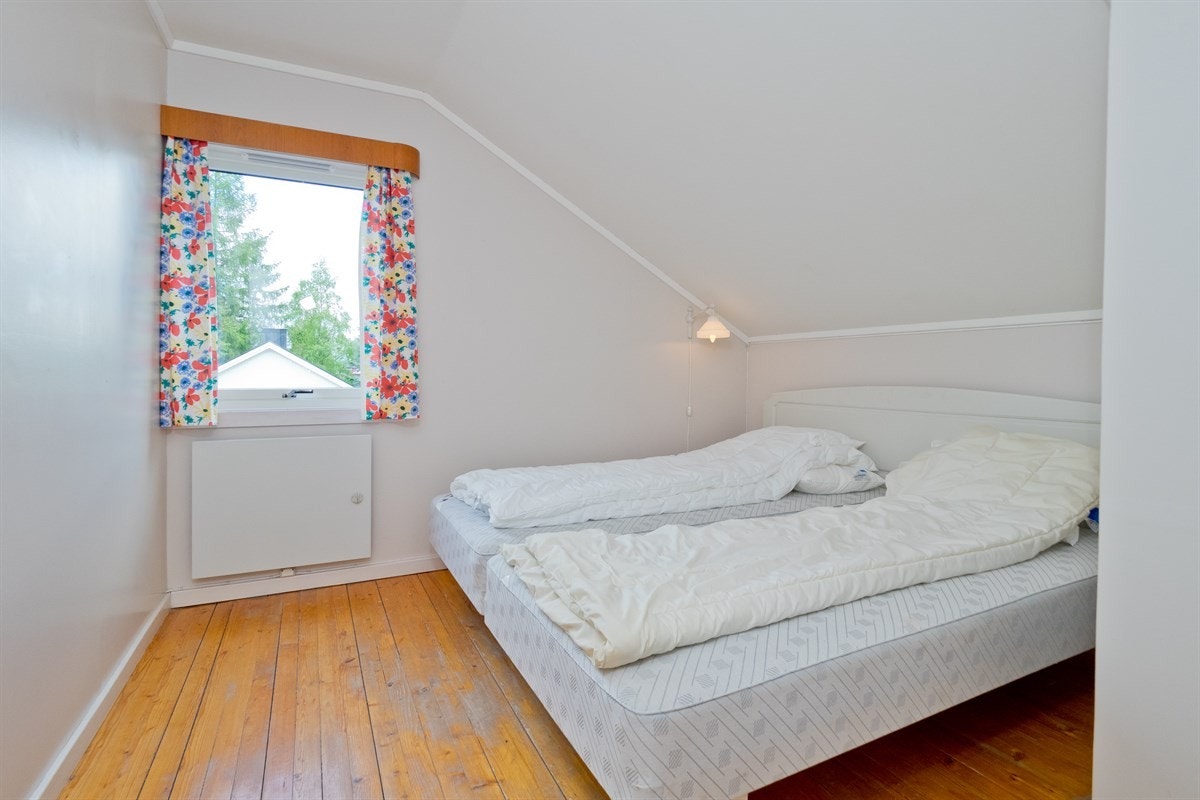 Lyst soverom i 2.etasje. Galleribilde