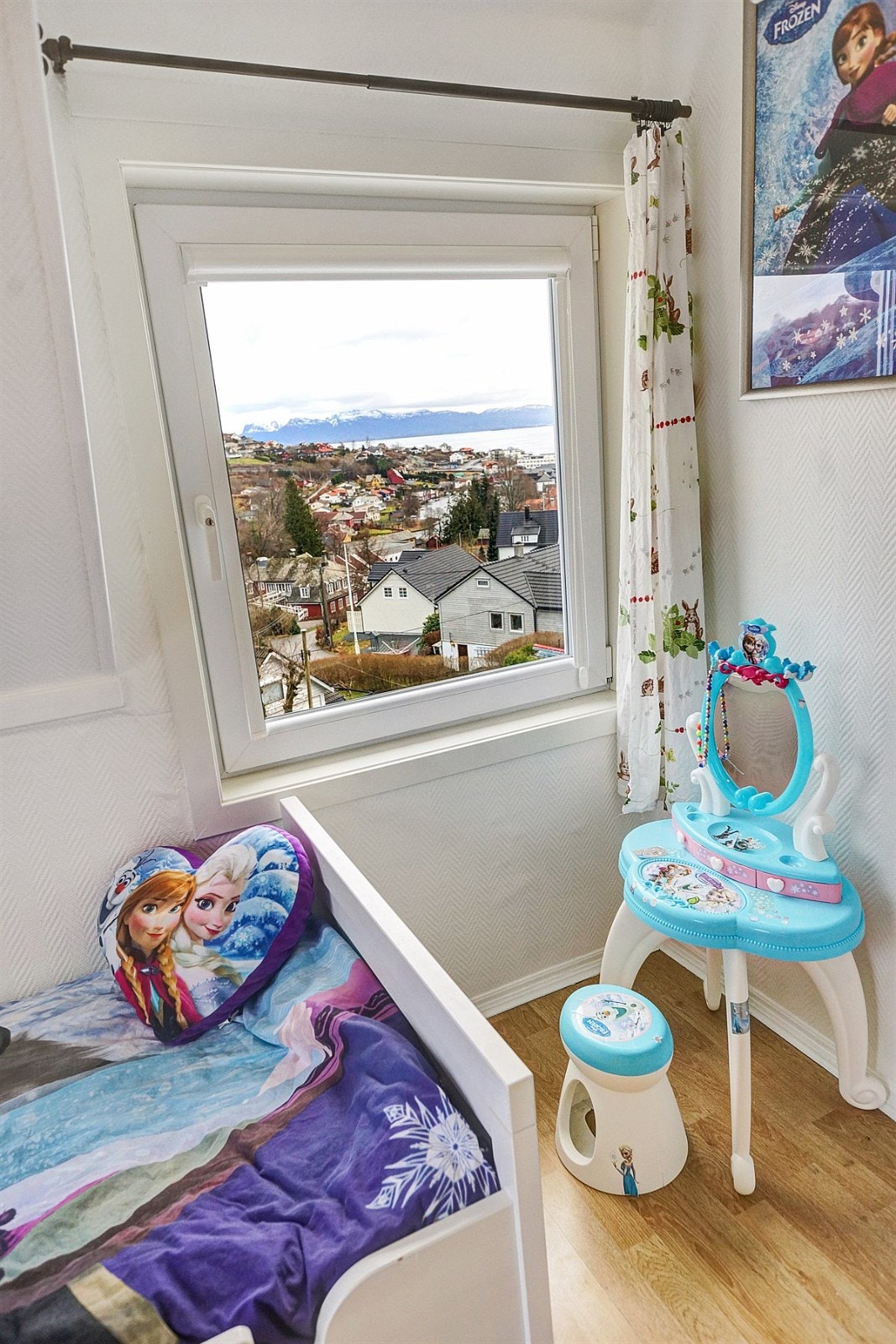 Utsikt fra barnerom loft. Galleribilde