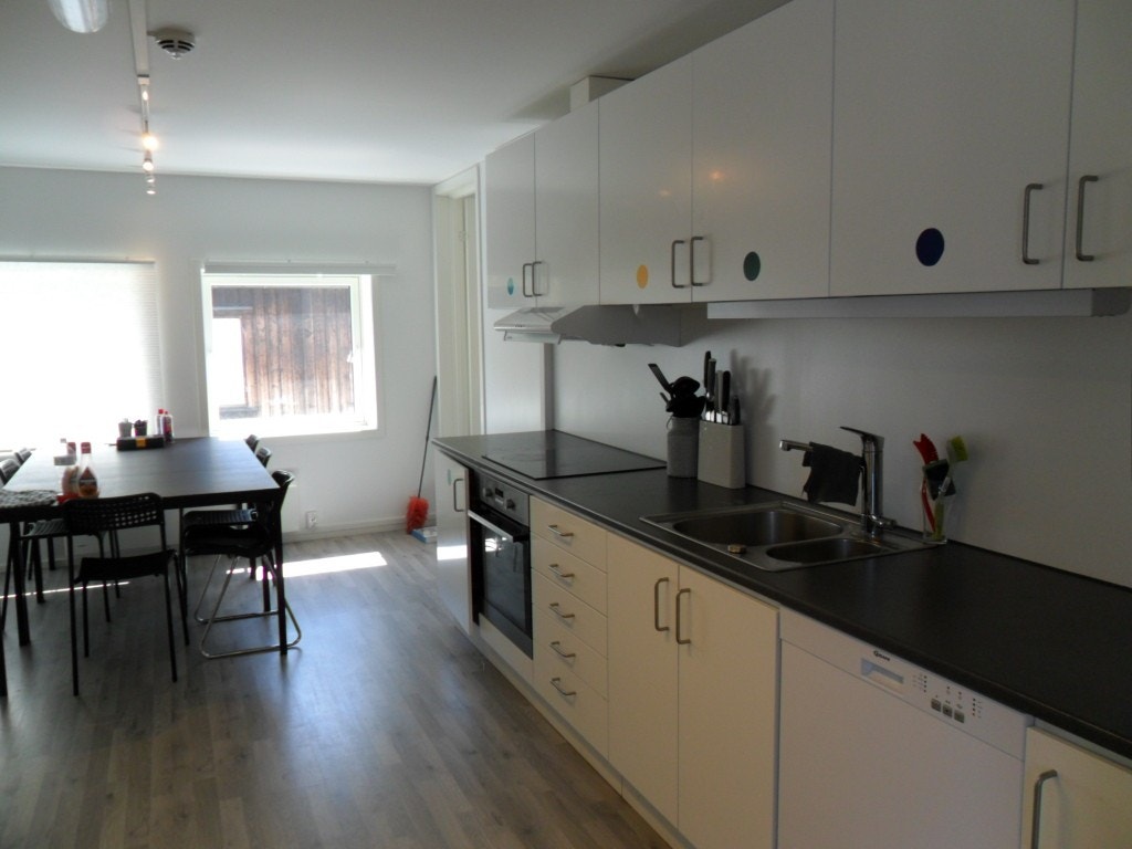 Kjøkken m/spiseplass Galleribilde