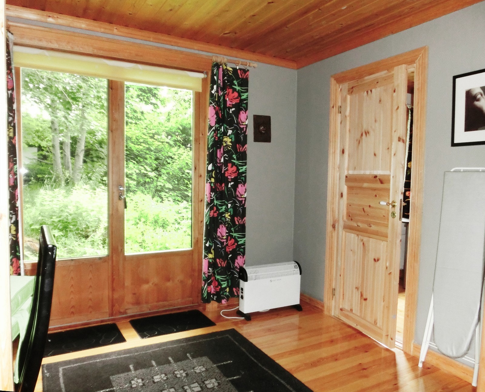 Stue mot hage. Galleribilde