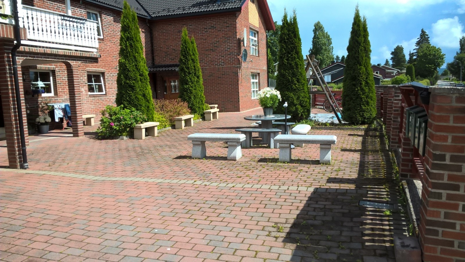 Gårdsplaseen Galleribilde