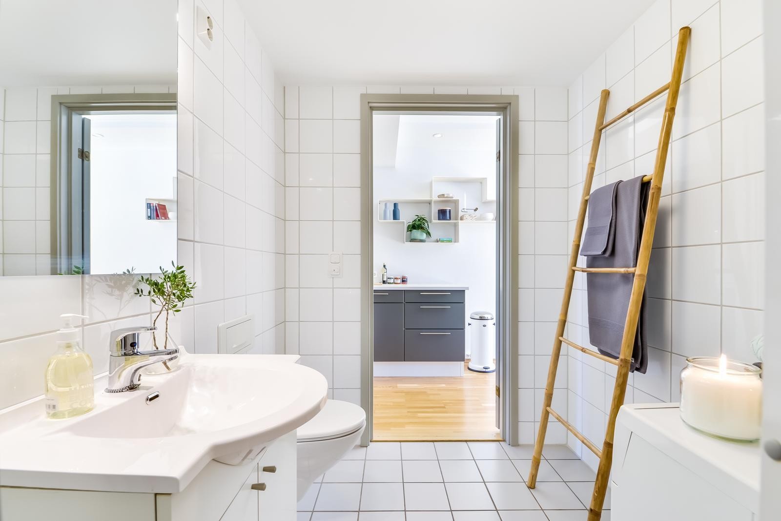 Lekkert flislagt bad. Galleribilde