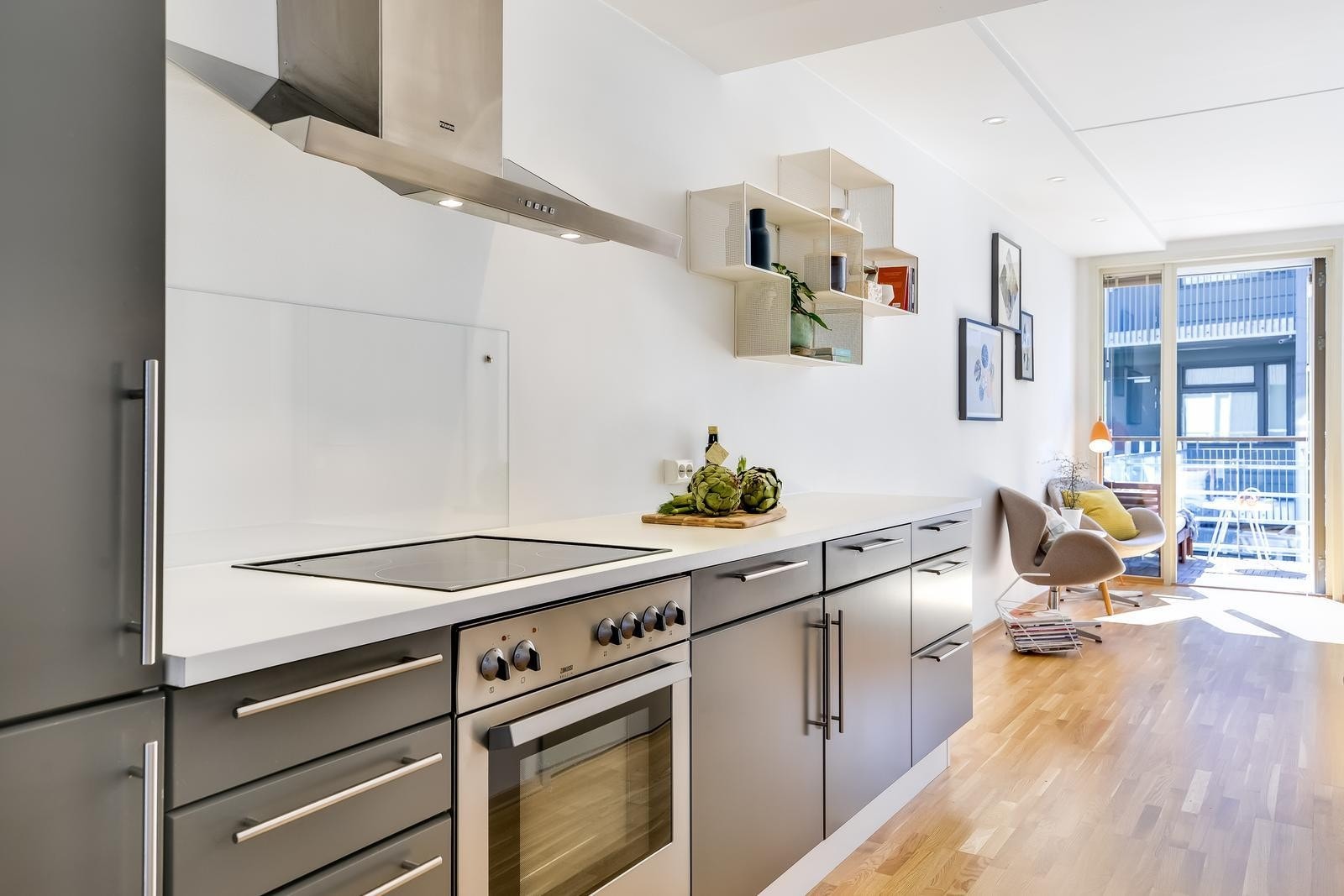 Moderne kjøkken fra 2014 som har fått tilstandsgrad 1 fra takstmann. Galleribilde