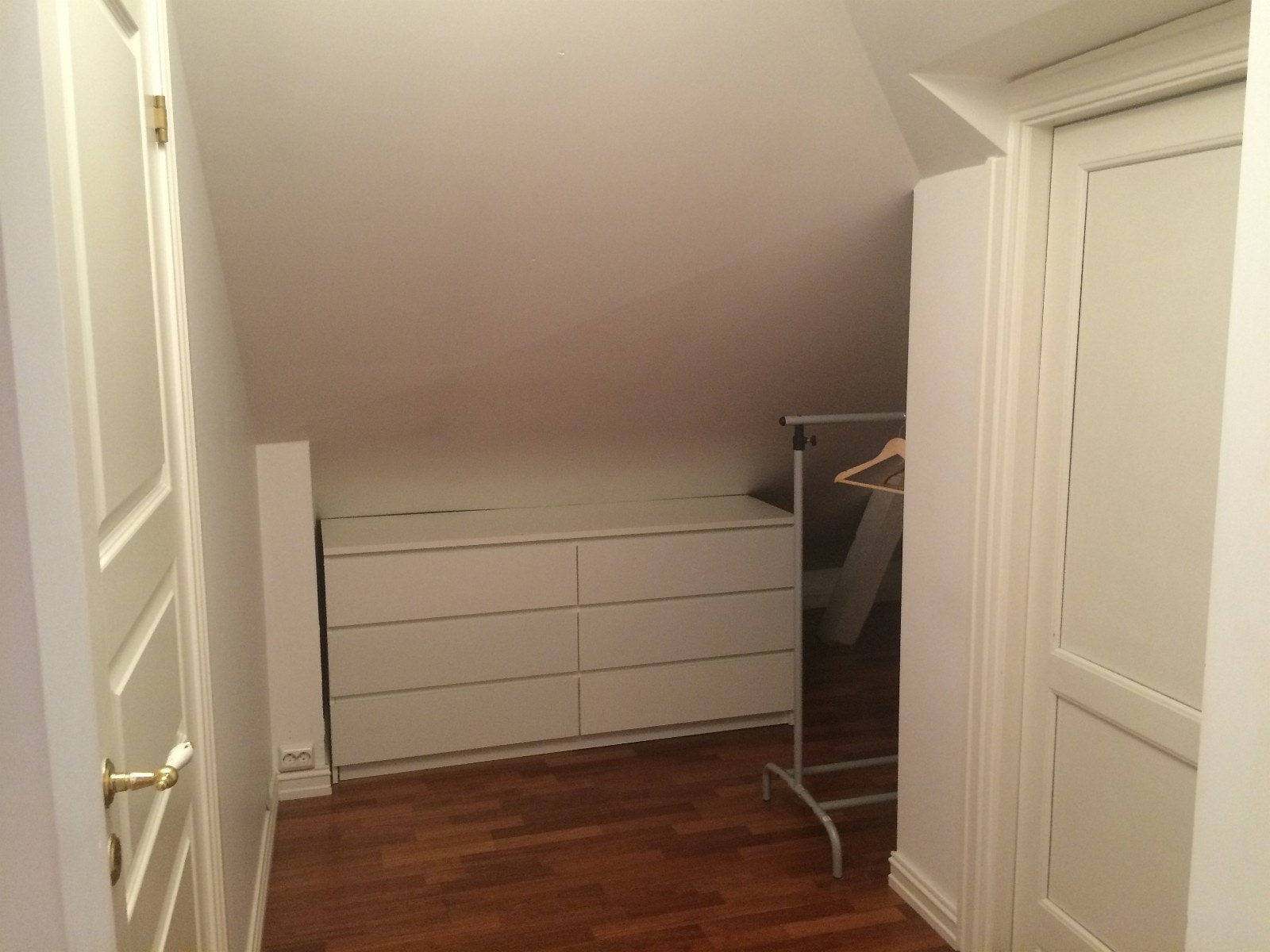 Inngang med garderobe Galleribilde