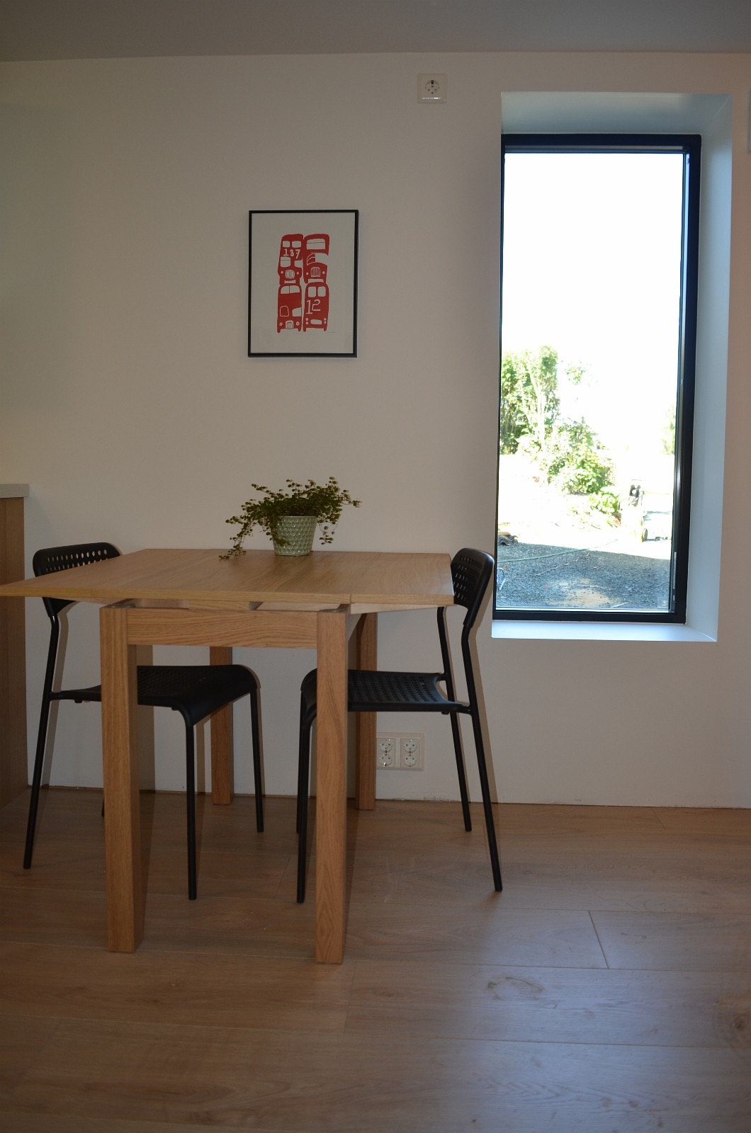 Hyggelig og lys spiseplass. Galleribilde