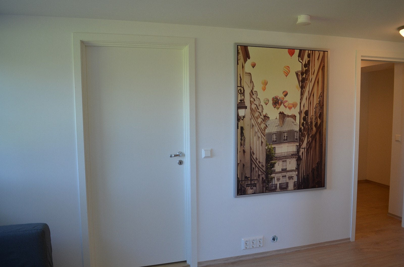 Dør inn til soverom og kontor, fra stua. Galleribilde