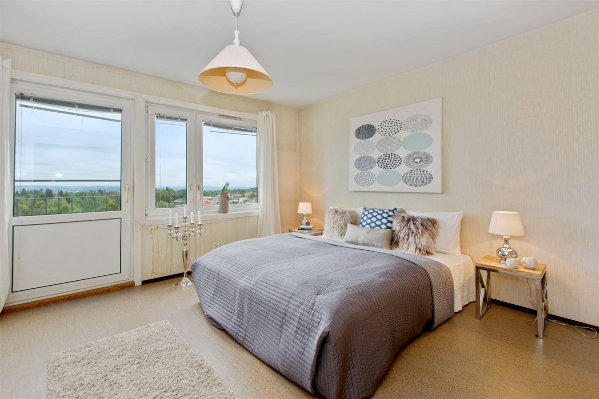 Soverom 1 | Stort hovedsoverom med fransk balkong Galleribilde