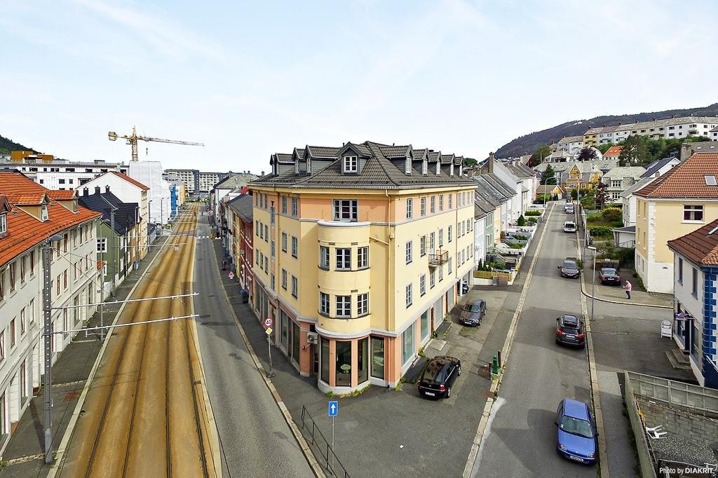 I forhold til sin sentrale beliggenhet ligger den rolig til i enden av en blindvei. Galleribilde