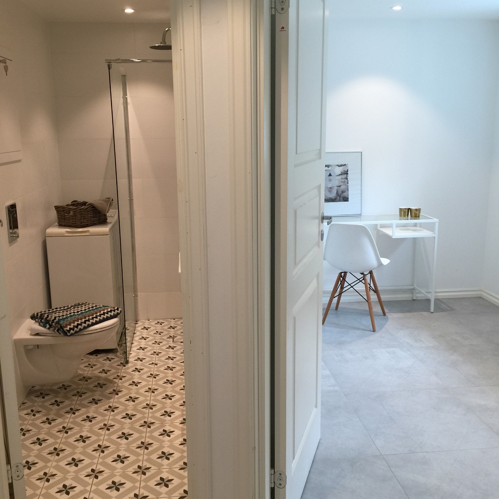 Bad og soverom 2 sett fra gang Galleribilde