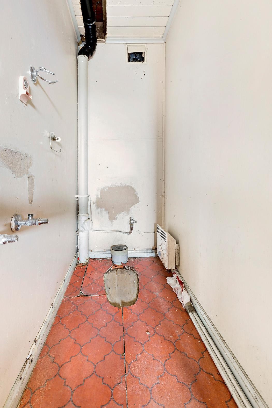 Tidl. wc i underetasjen. Galleribilde