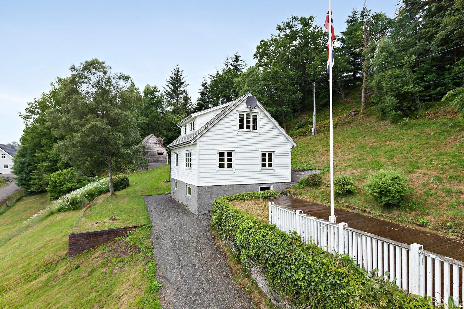 Fasade/hage Galleribilde