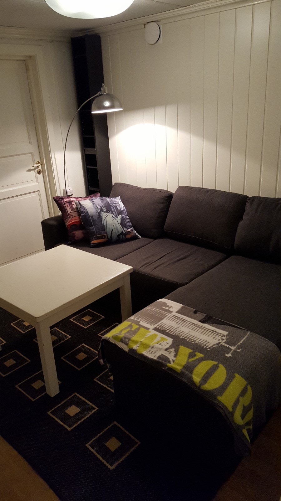 Disponibelt rom m/sofa m/sjeselong Galleribilde