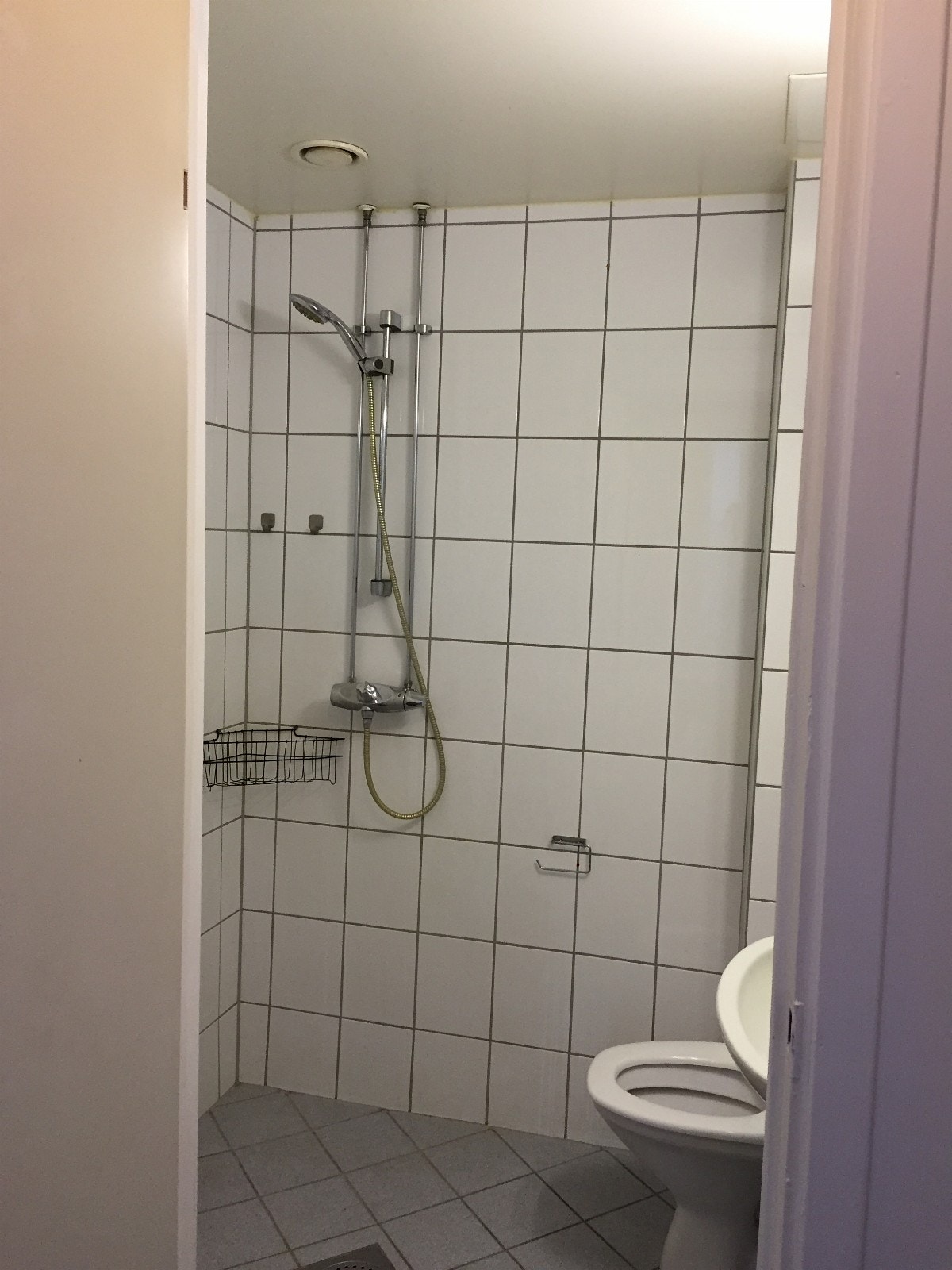 Bad med mulighet til oppsett av vaskemaskin Galleribilde