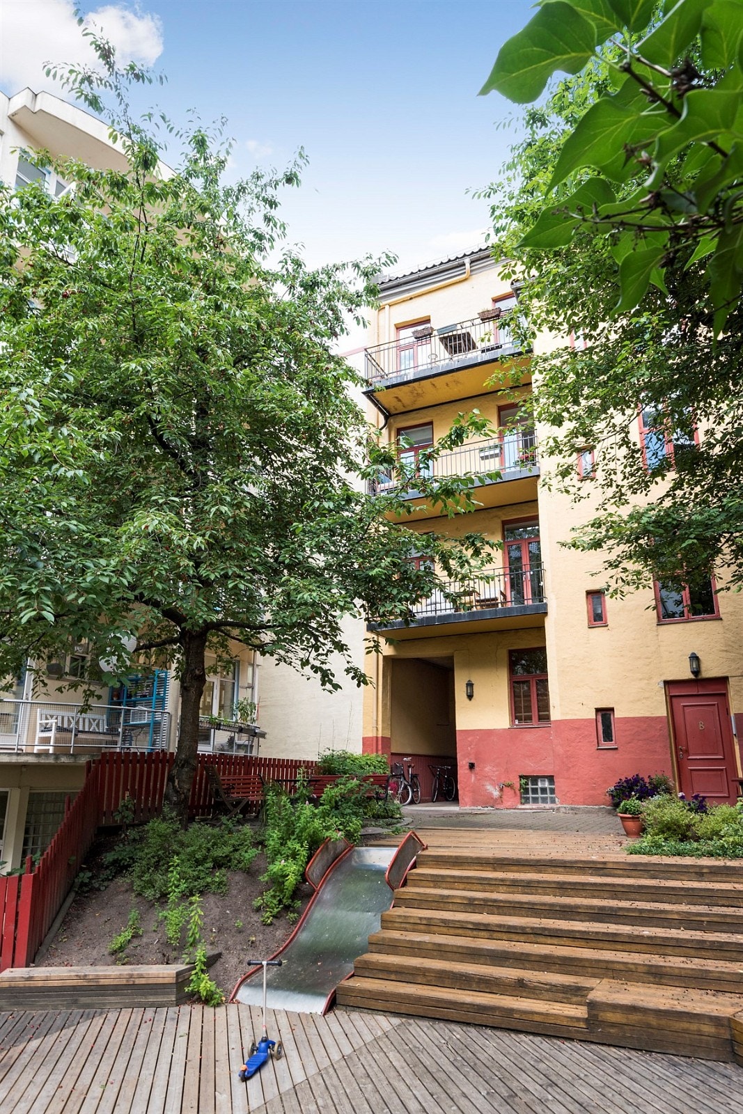 Fasade sett fra bakgård Galleribilde