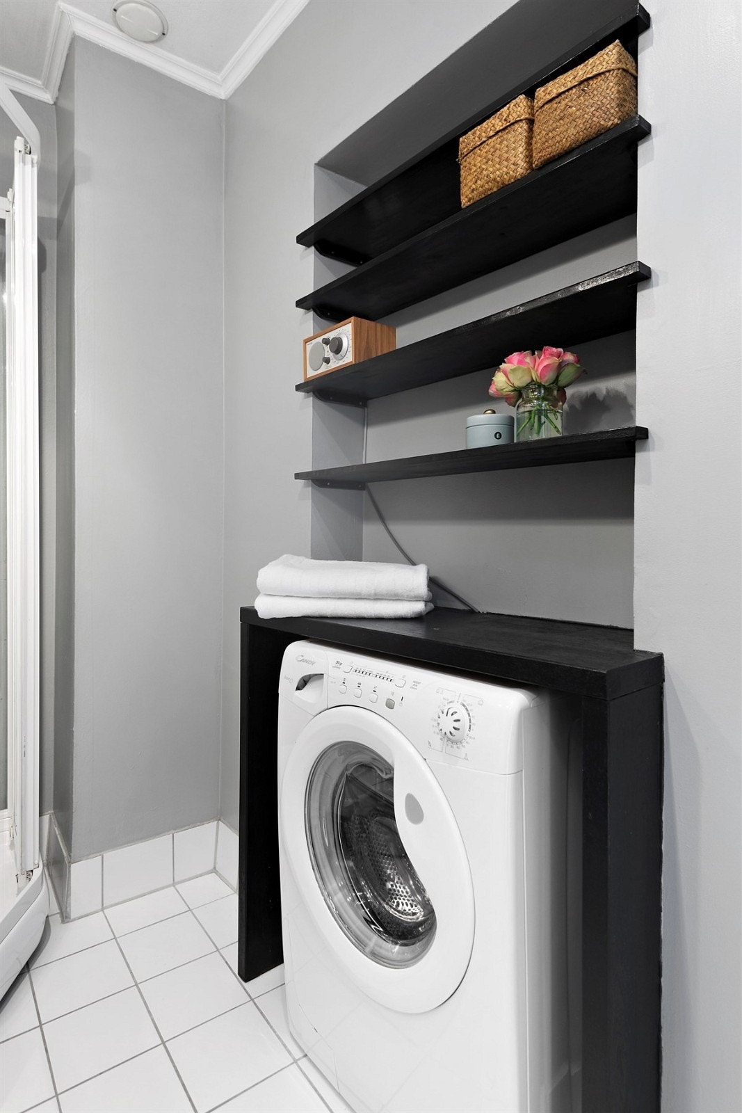 Bad med opplegg for vaskemaskin Galleribilde