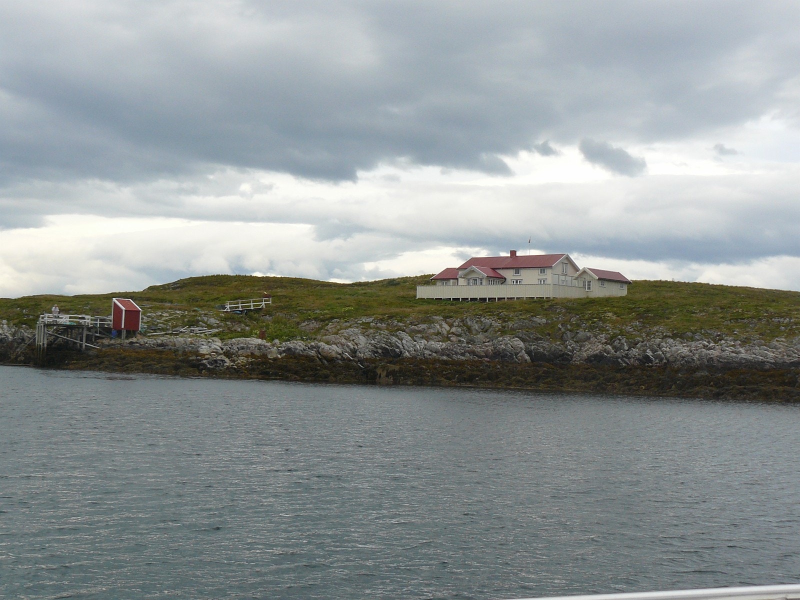 "Heimly" på Sakrisøya fra sørvest. Galleribilde