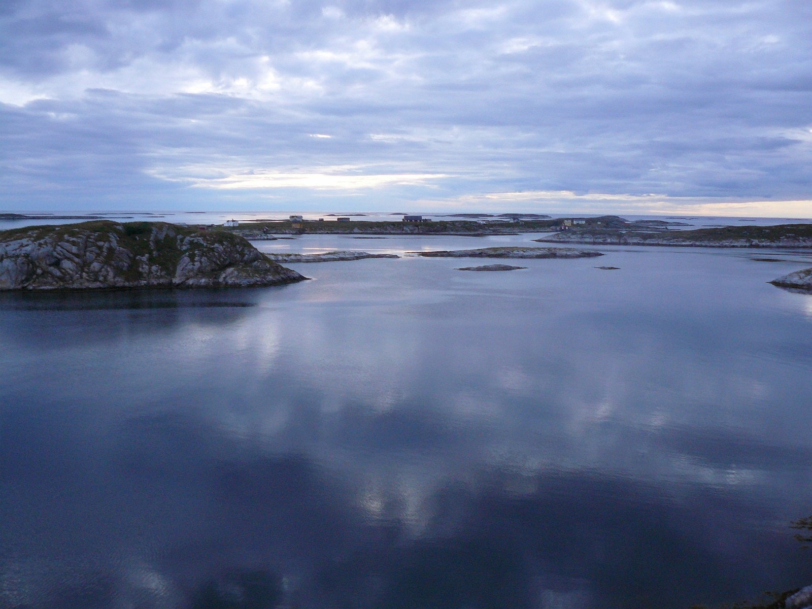 Utsikt (vest) fra terrassen mot Skipbåtsvær Galleribilde