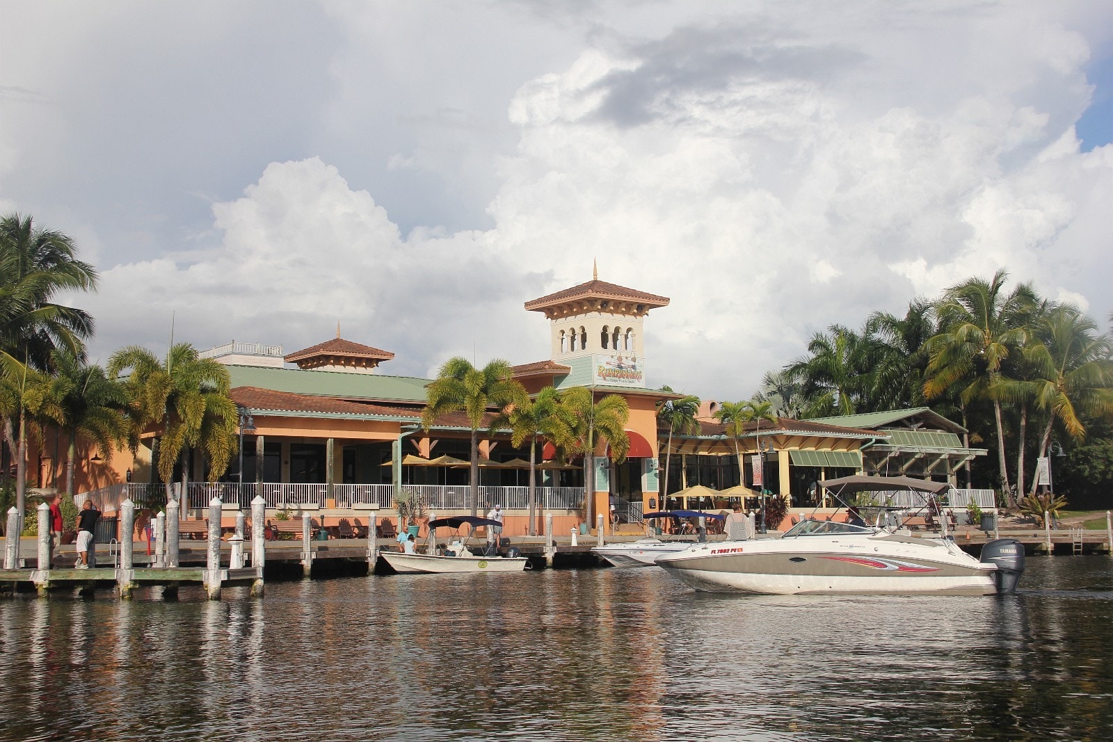 Cape Harbour med restauranter, gå-distanse fra huset. Galleribilde