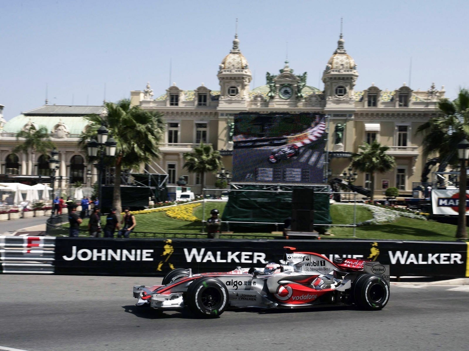 Opplev spenningen stige, når verdens beste racerkjørere presser seg til det ytterste på gatene i Monte Carlo! Grand Prix i Monaco går av stablen i mai. Galleribilde