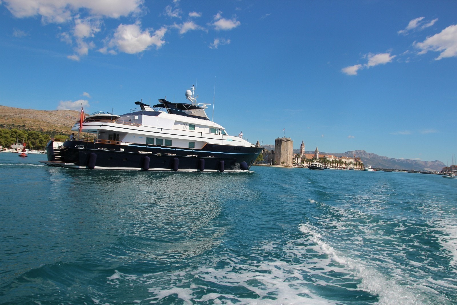 Luksusyacht ved Trogir by Galleribilde