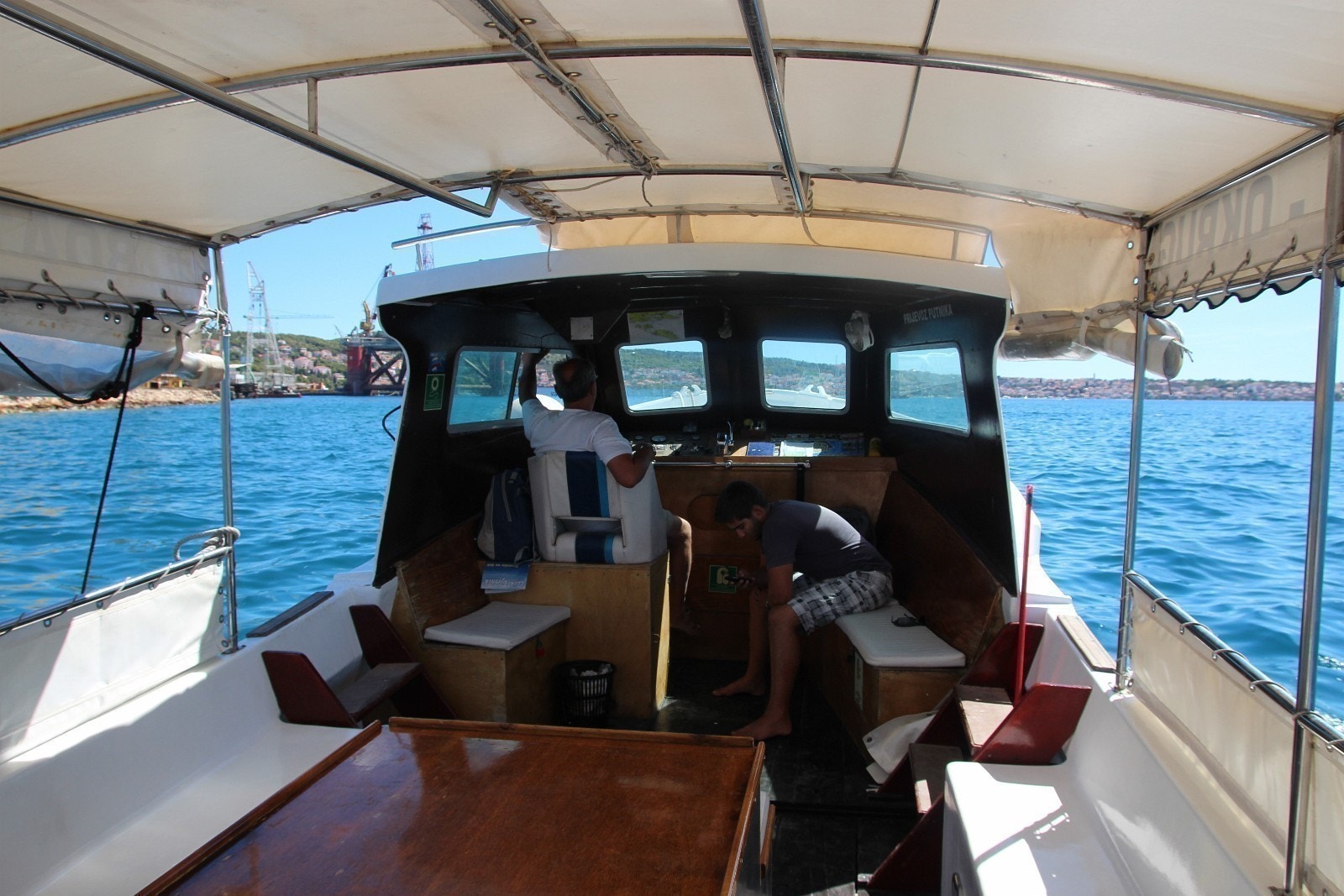 Bilde fra Taxibåt, går fra Trogir til stranden Okrug Gornej Galleribilde