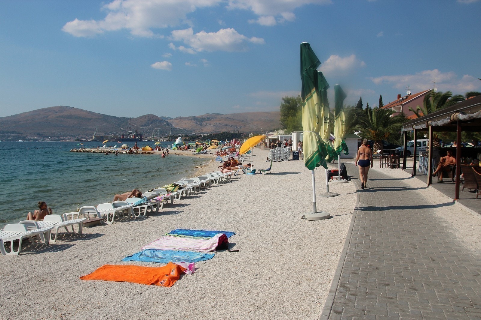 Badestrand Okrug Gornej med mange restauranter Galleribilde