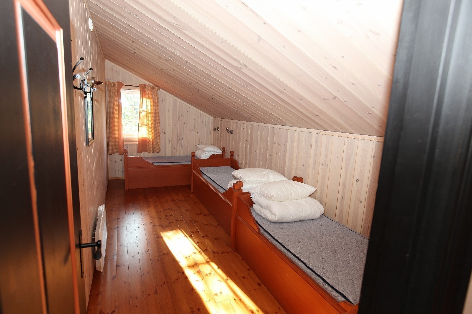 4 x soverom med 3 senger. 2. etg. Galleribilde